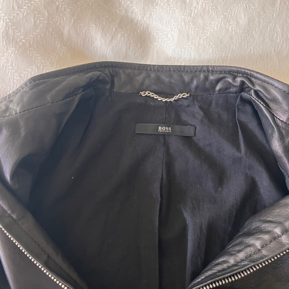 Hugo Boss Black Leather Jacket with Stand-Up Collar and Tailored Fit - Picture 2 of 9